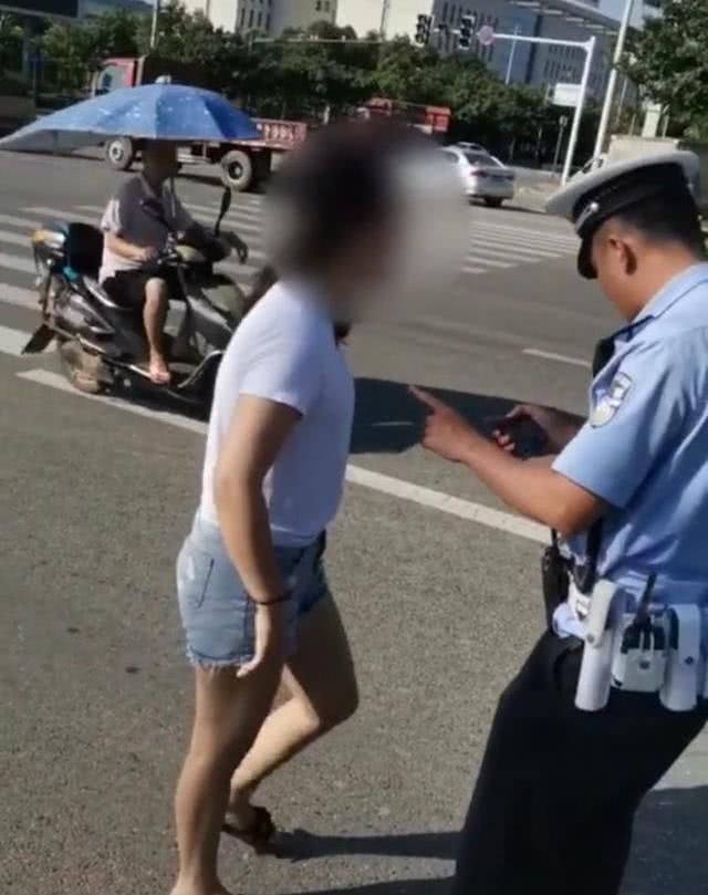 交警抱摔女子事件深度剖析